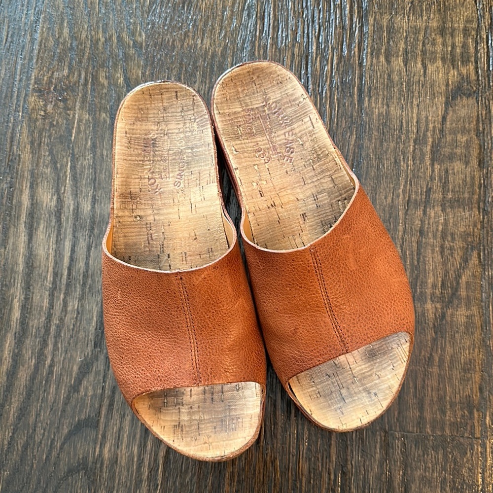Gently Loved Kork-Ease sandals. Color is Brown Etiope. Size 8M